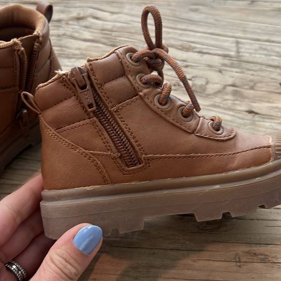 Set of 2 boys Boots - Picture 6 of 12